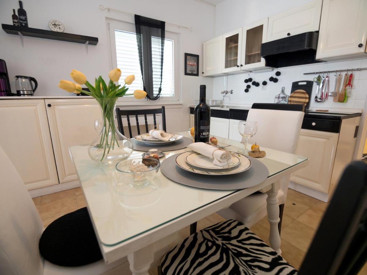 Apartment Eneja Rab Town Zewnętrze zdjęcie